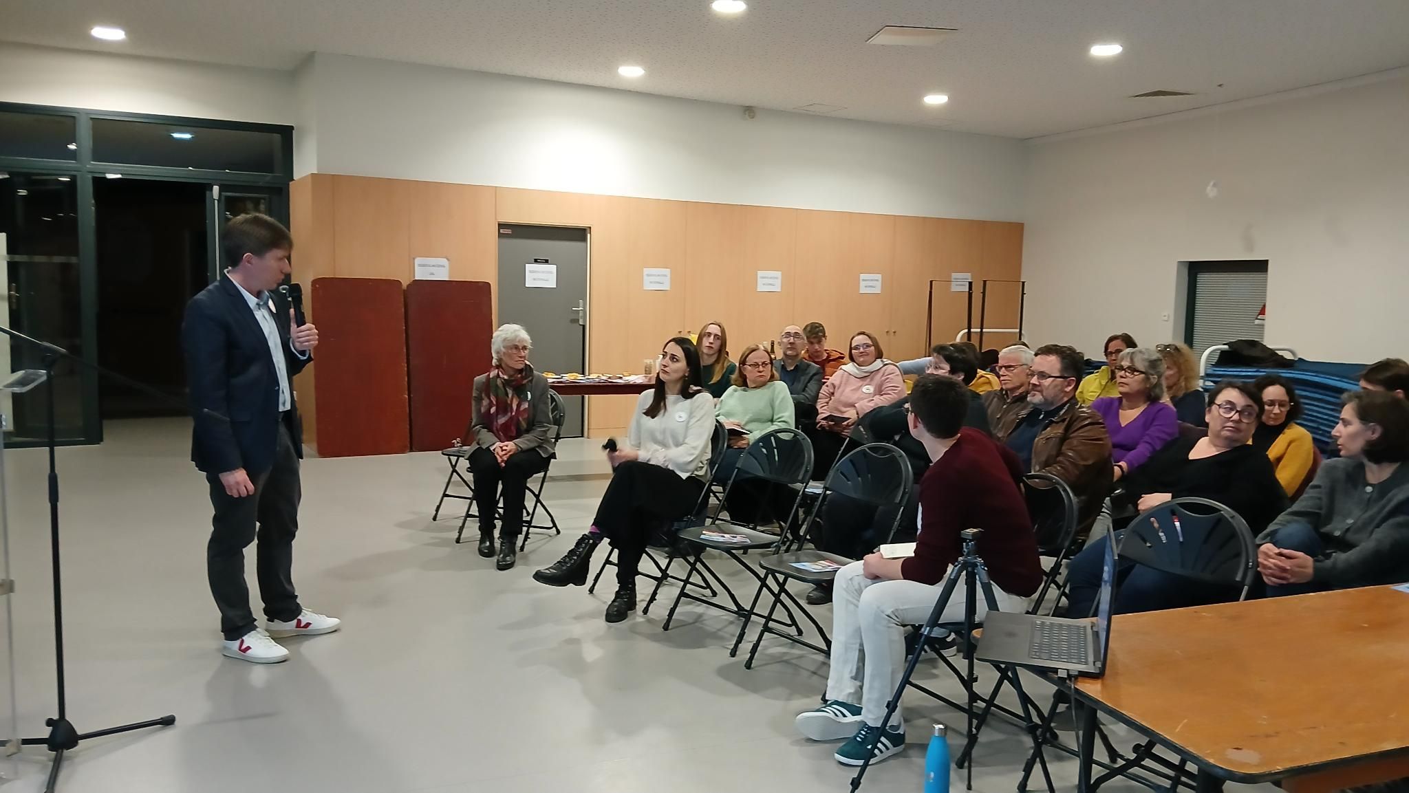 Réunion publique à l'école La Fontaine